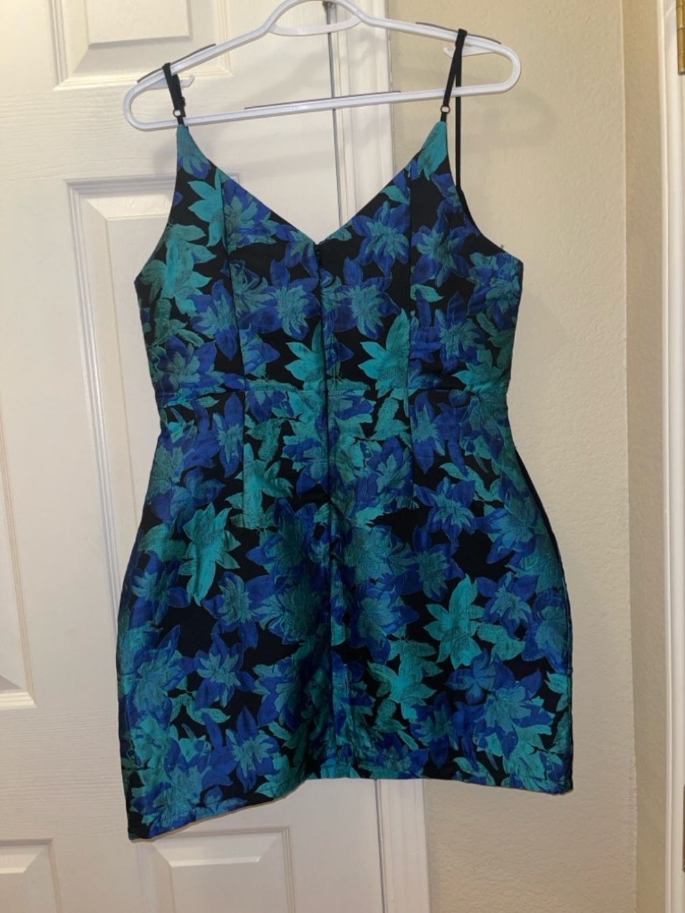 Lulu’s - Large, LIKE NEW Sleeveless Floral Jacquard Mini Dress in Teal & Navy - Picture 3 of 5